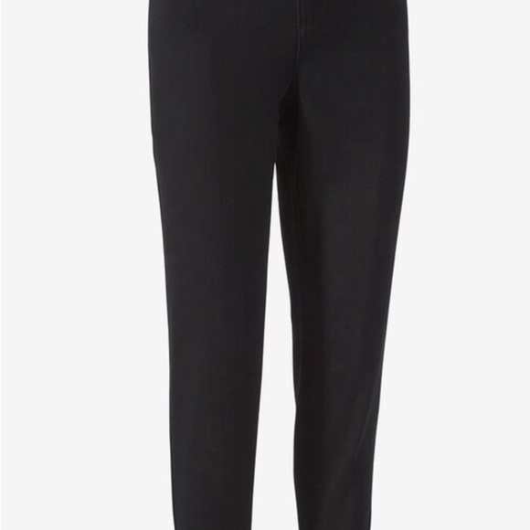 🌺 CHICOS DESTRUCTED ANIMAL ANKLE GIRLFRIEND JEANS🌺 - Picture 4 of 9